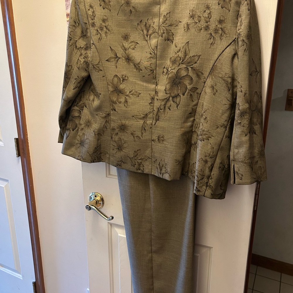 Perceptions Olive Blazer 3 Piece Set - image 5